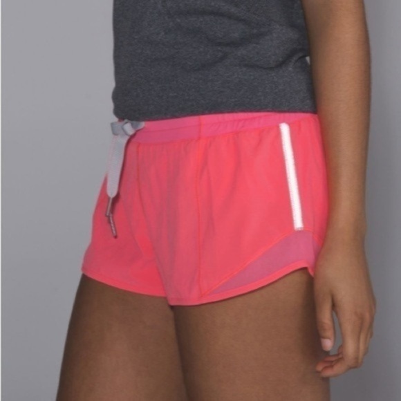 lululemon athletica Pants - Lululemon Hotty Hot Short 2”  Flash Light Size 6